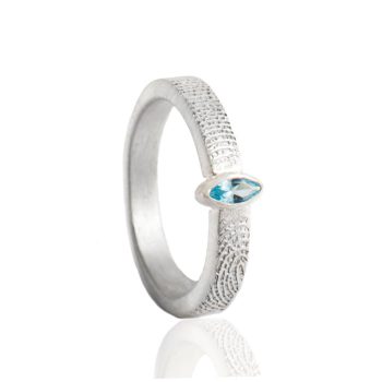Bague avec empreinte digitale et topaze taille marquis en argent sterling