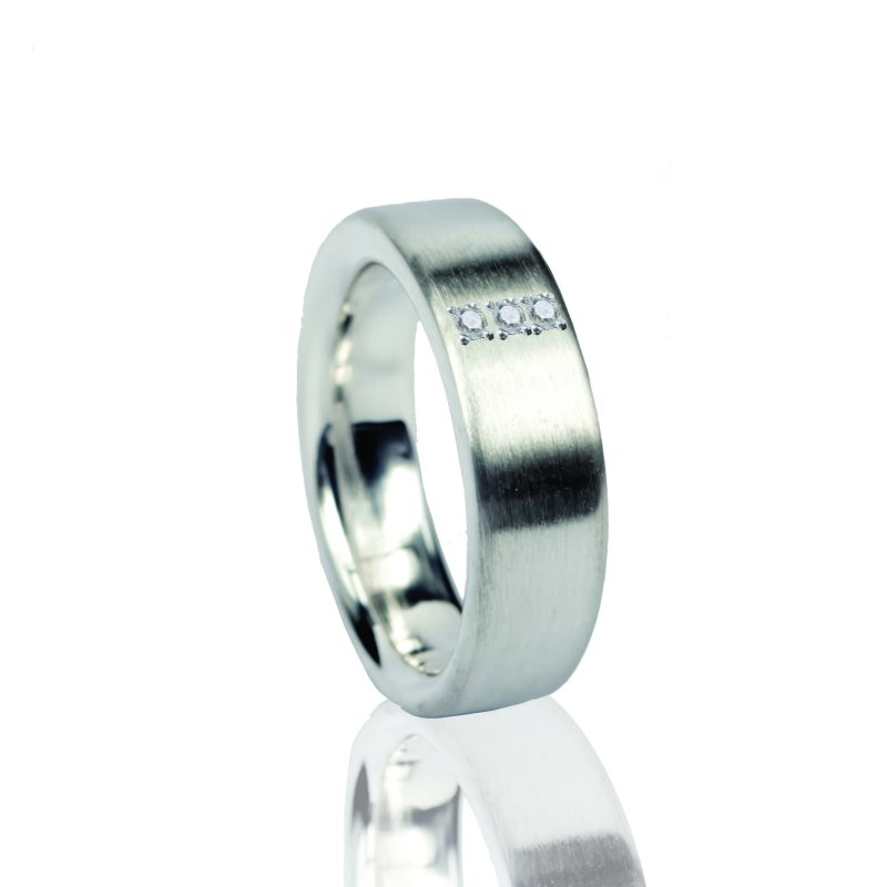 Bague de l'axe - avec chambre de l'axe fermée | et 3 zirconias | Argent sterling