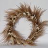 Couronne funéraire - de fleurs séchées dans des tons naturels