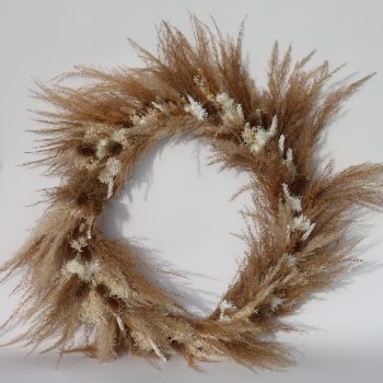 Couronne funéraire - de fleurs séchées dans des tons naturels
