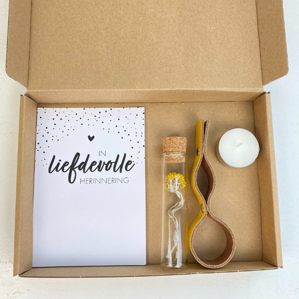 Comfort box - Étui en cuir avec lampe commémorative et fleurs séchées