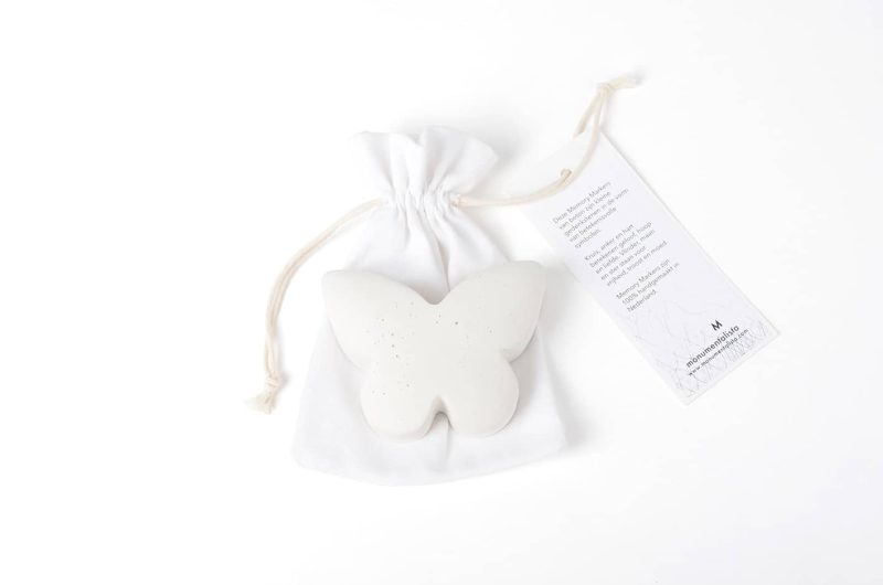 Pierre commémorative moyenne - Papillon | Blanc | Personnalisé