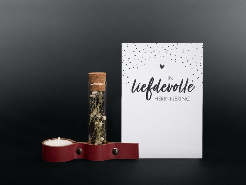 Comfort box - Étui en cuir avec lampe commémorative et fleurs séchées