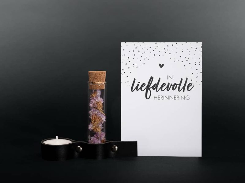 Comfort box - Étui en cuir avec lampe commémorative et fleurs séchées