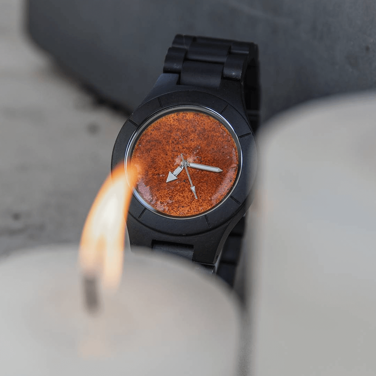 Gedenkhorloge Sandelhout met oranje wijzerplaat