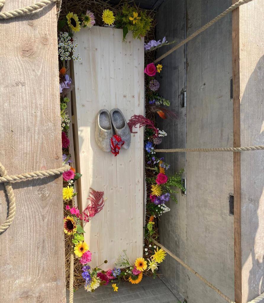 Gedenkwebshop - Bloemenband kist